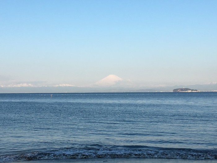 葉山 森戸海岸 朝の散歩とスローラン 正面に富士山と江ノ島が見えて気持ち良かった 2016年3月 葉山 三浦 鎌倉旅行記 その8 No Second Life