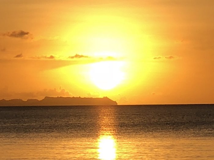 パラオ パシフィック リゾートのプライベートビーチに沈む夕陽はまさにプライスレス 見られて良かった 17年パラオ旅行記 その35 立花岳志が より自由で楽しい人生を追求しシェアするブログ